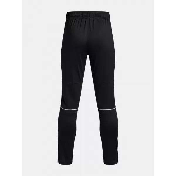  Fantovske športne hlače UNDER ARMOUR UA B CHALLENGER TRAINING P 6004081-001 ČRNA 