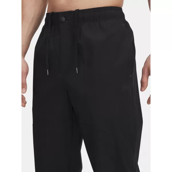  Moške športne hlače UNDER ARMOUR UA UNSTPBLE WOVEN TX TAPER 6003865-001 ČRNA 