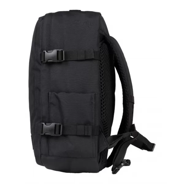  Nahrbtnik CABINZERO CLASSIC PLUS 32L ABSOLUTNO ČRNA 