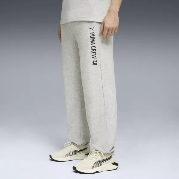 Moške trenirke PUMA M GRAPHIC FRENCH TERRY JOGGER 52770304 SVETLO SIVO VRESJE 