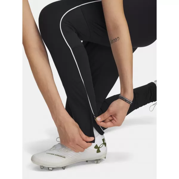  Ženske športne hlače UNDER ARMOUR UA W CHALLENGER TRAINING PN 6004073-001 ČRNA 