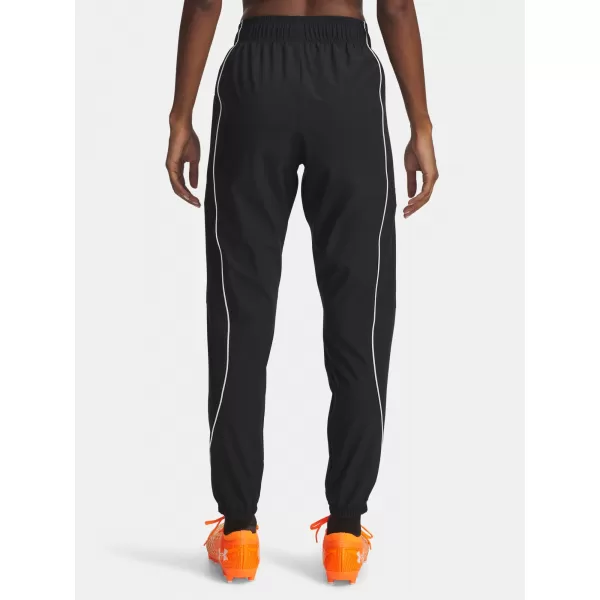  Ženske športne hlače UNDER ARMOUR UA W CHALLENGER WARMUP PANTS 6004076-001 ČRNA 