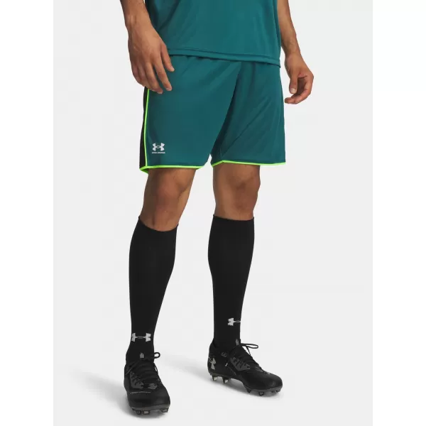  Moške kratke hlače UNDER ARMOUR 6009896-338 ZELENA 
