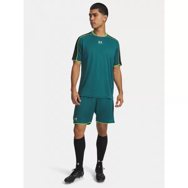  Moške kratke hlače UNDER ARMOUR 6009896-338 ZELENA 