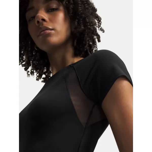  Ženska majica s kratkimi rokavi UNDER ARMOUR MOTION MESH SS 6011045-001 ČRNA 