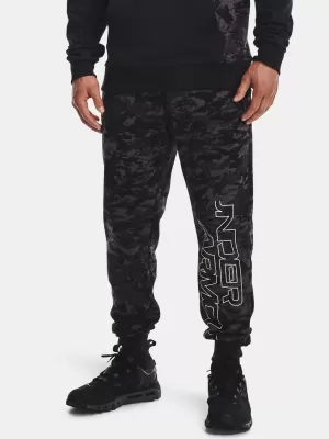 Moške trenirke UNDER ARMOUR RIVAL FLC CAMO SCRIPT JGR 1366313-001 ČRNA