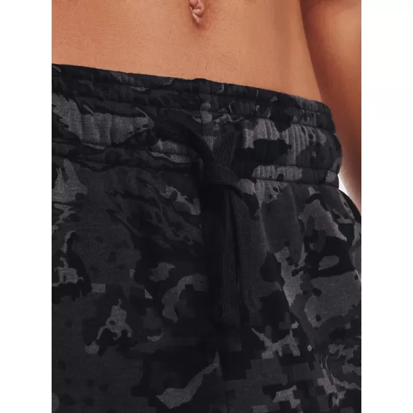  Moške trenirke UNDER ARMOUR RIVAL FLC CAMO SCRIPT JGR 1366313-001 ČRNA 