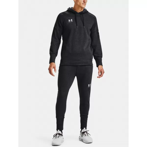  Moški pulover UNDER ARMOUR ACCELERATE OFF-PITCH HOODIE 1356763-001 ČRNA 