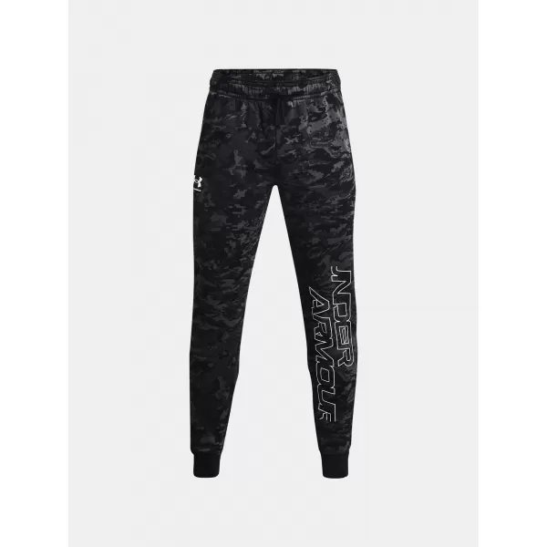  Moške trenirke UNDER ARMOUR RIVAL FLC CAMO SCRIPT JGR 1366313-001 ČRNA 