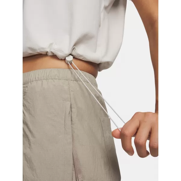  Ženska majica s kratkimi rokavi UNDER ARMOUR BUNGEE HEM TEE 6010950-110 BELA 