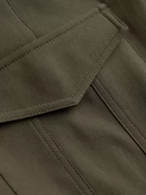 Moške hlače OMBRE P1515 TEMNO OLIVNO ZELENA