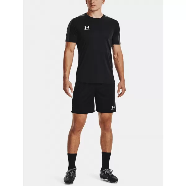  Moške kratke hlače UNDER ARMOUR CHALLENGER CORE SHORT 1372691-001 ČRNA 