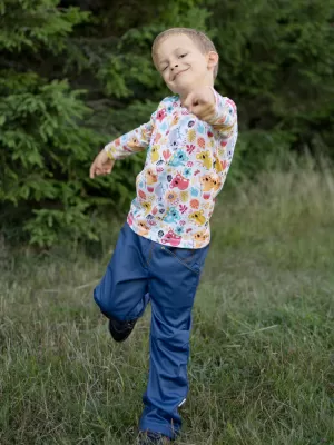 T -majica z dolgimi lici WAMU HRAVÉ KOALY BELA/BOLJ OBARVANA