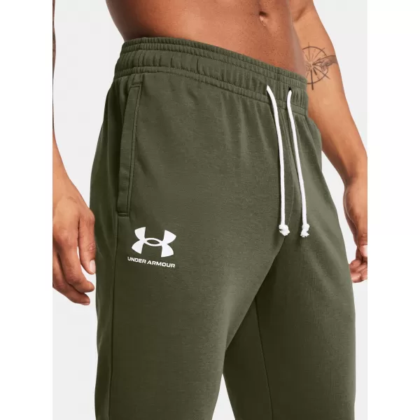  Moške trenirke UNDER ARMOUR RIVAL TERRY JOGGER 1380843-390 ZELENA 
