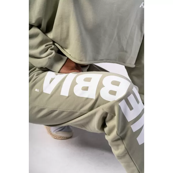  Ohlapne baggy trenirke BOYFRIEND STYLE 432 SVETLO ZELENA Nebbia 